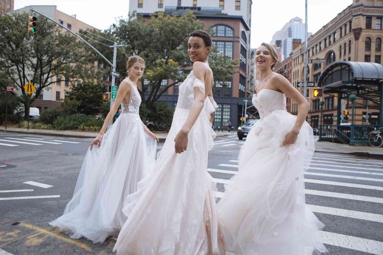 Tips to select the most appropriate fabric for your wedding gown
